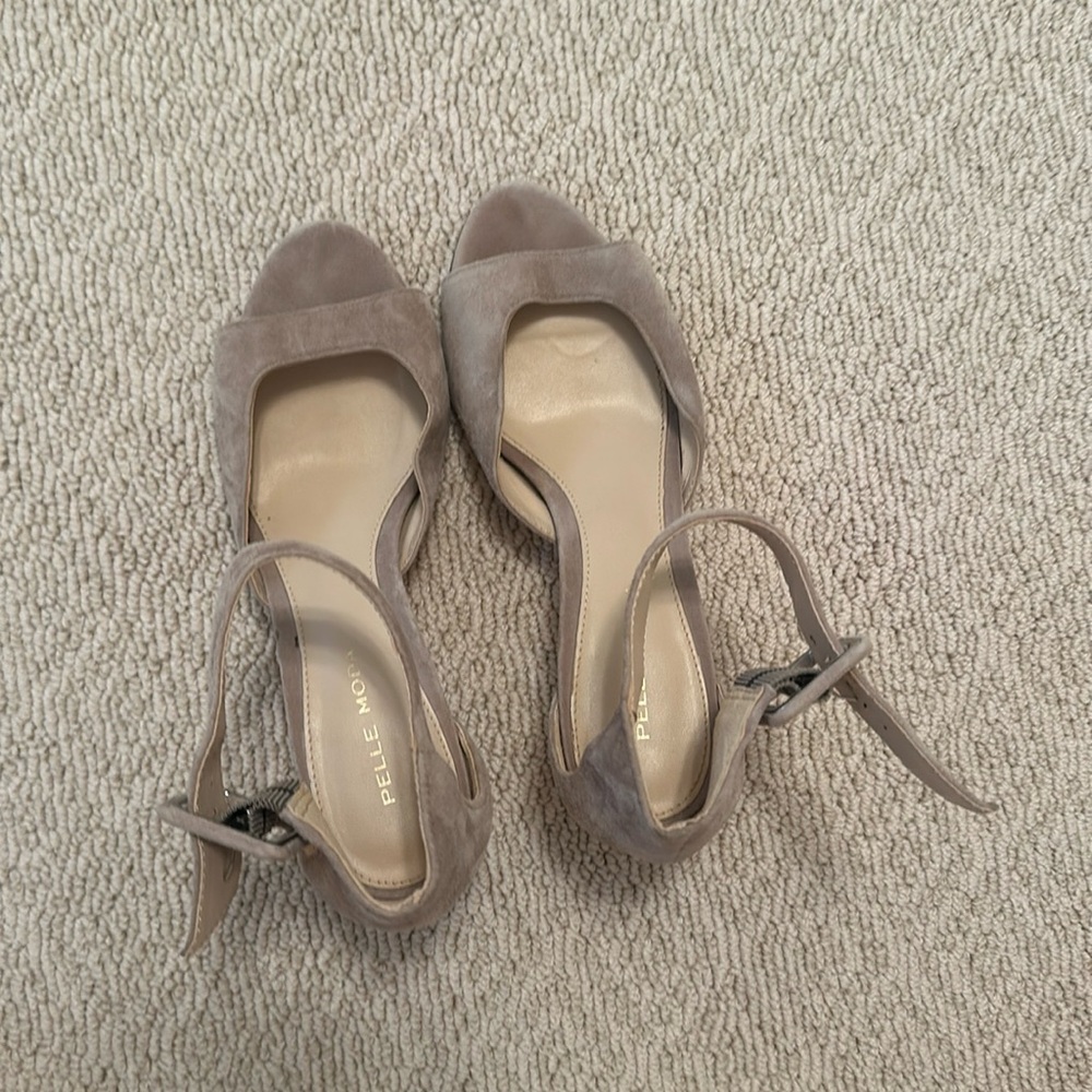 Women’s Suede low heels